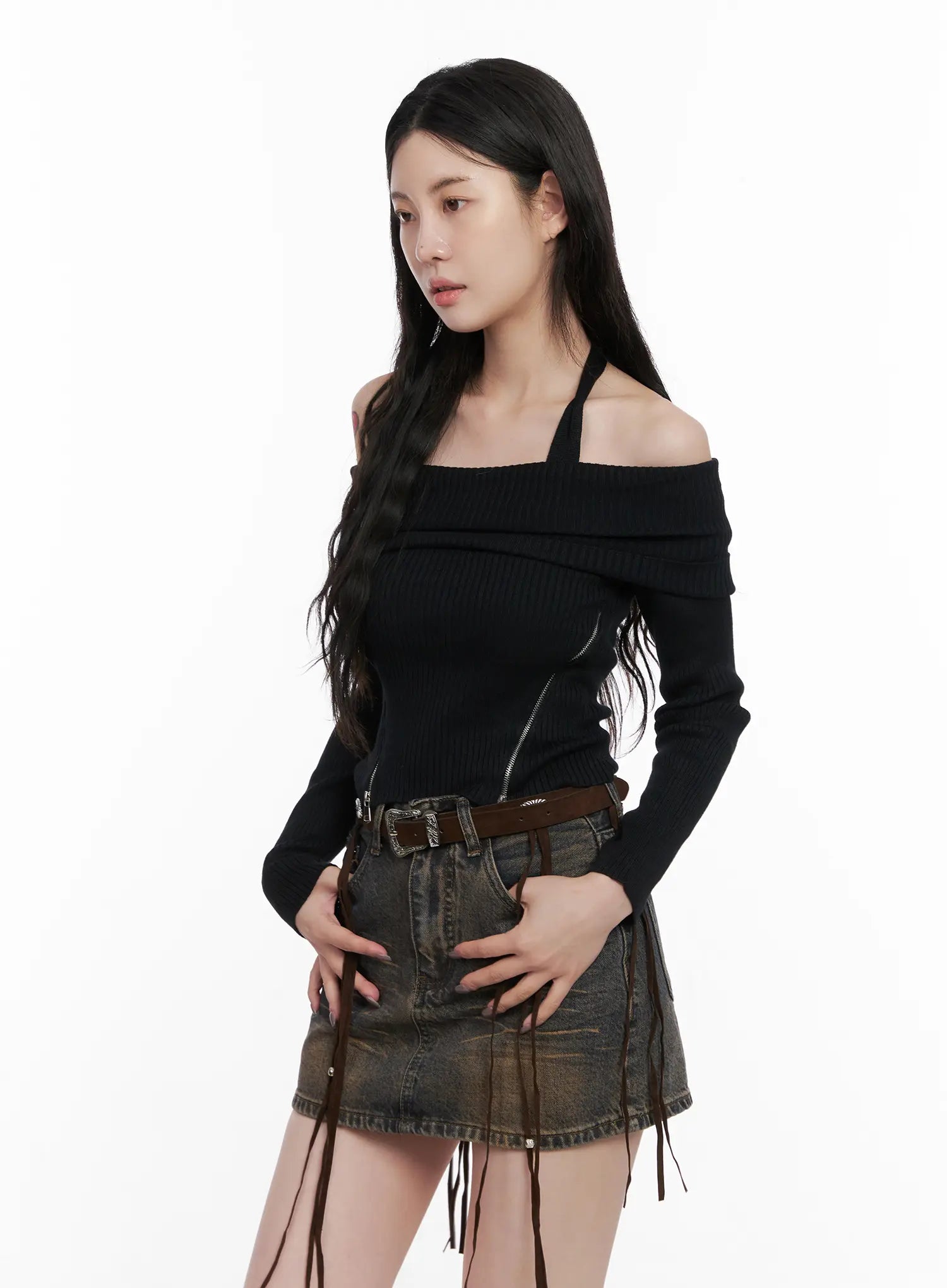 ribbed-off-shoulder-halter-top-cn512 / Black