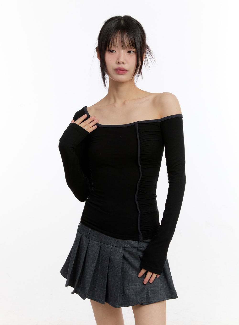 shirred-one-shoulder-long-sleeve-top-ca508 / Black