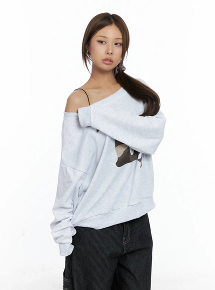 camo-logo-off-shoulder-sweatshirt-cs505 / Light gray