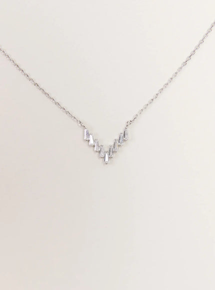 acc-strike-v-necklace-kc1008 / Silver
