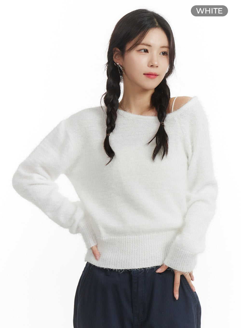 soft-off-shoulder-knit-sweater-of427 / White