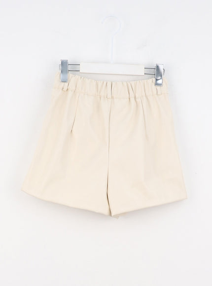 modern-minimalist-faux-leather-shorts-oo319