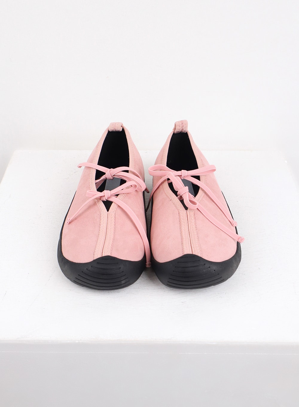balletcore-suede-ribbon-sneakers-oj418