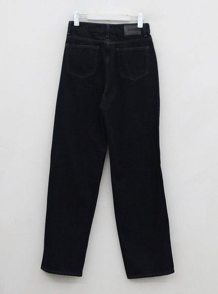 Gerade geschnittene Raw-Denim-Hose ON29