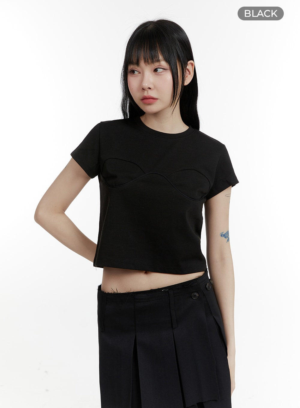 shaped-detail-crop-top-cm429 / Black