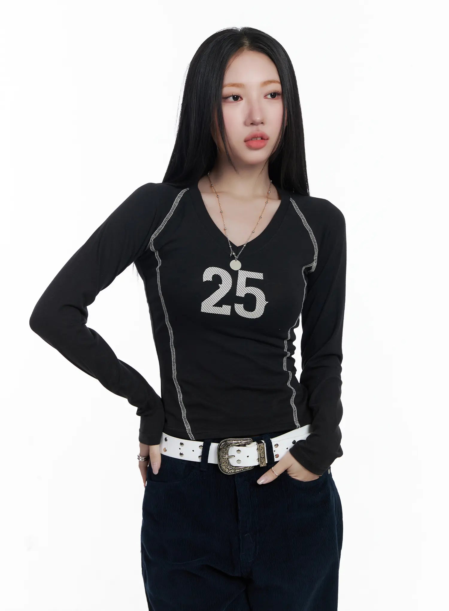 graphic-v-neck-long-sleeve-cj514 / Black