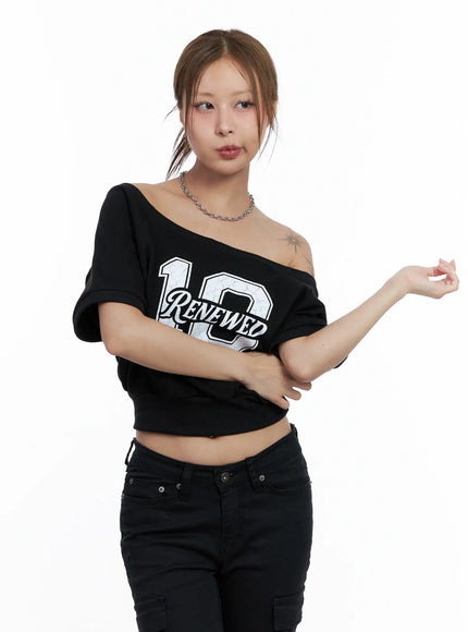 off-shoulder-graphic-cropped-tee-cl511 / Black