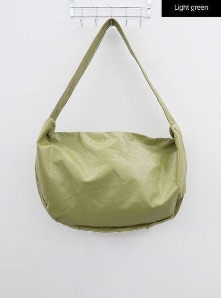 Sac bandoulière demi-lune en similicuir OF310