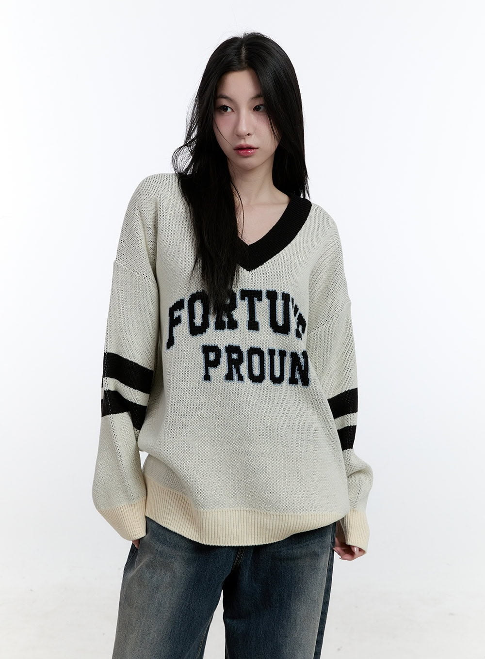 Two-Tone Graphic V-Neck Sweater CJ521