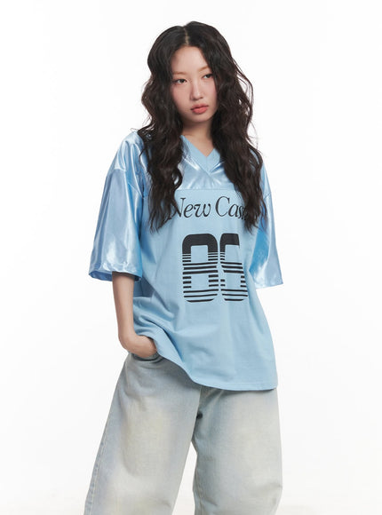 graphic-v-neck-oversized-tee-ca518 / Blue