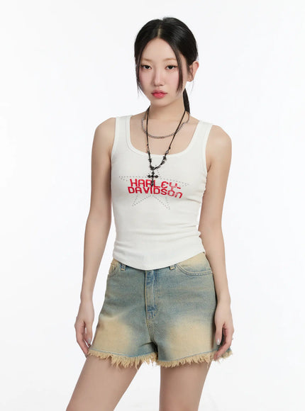 studded-graphic-crop-top-cm511 / White