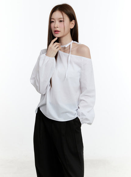 loose-fit-one-shoulder-blouse-cm521 / White