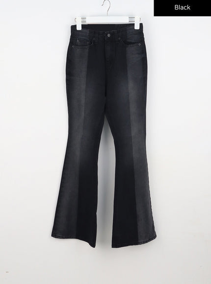 Bootcut-Jeans in dunkler Waschung CA328