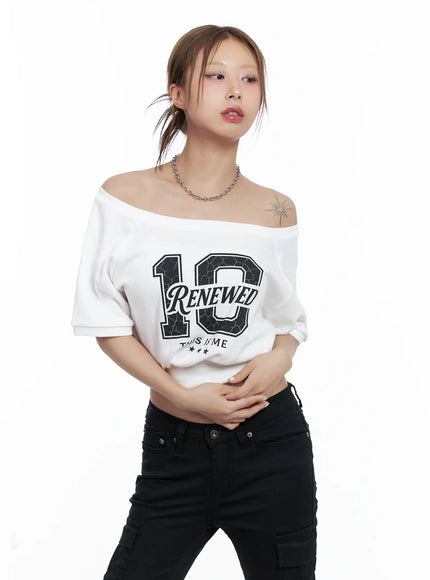 off-shoulder-graphic-cropped-tee-cl511 / White