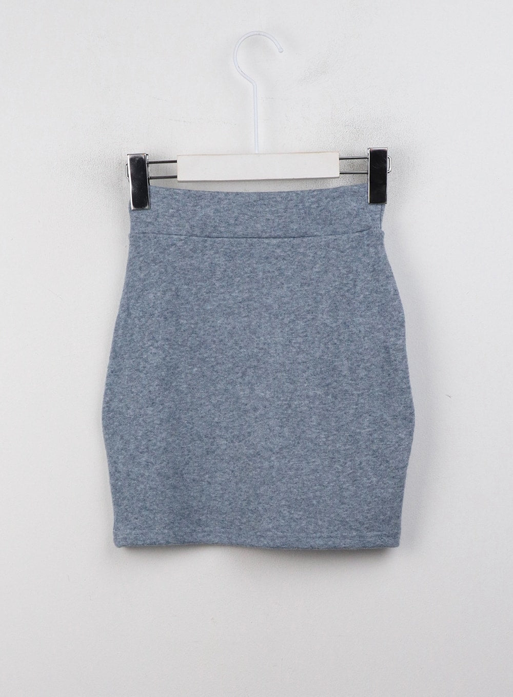 square-neck-crop-tee-with-hand-warmer-skirt-set-cj408