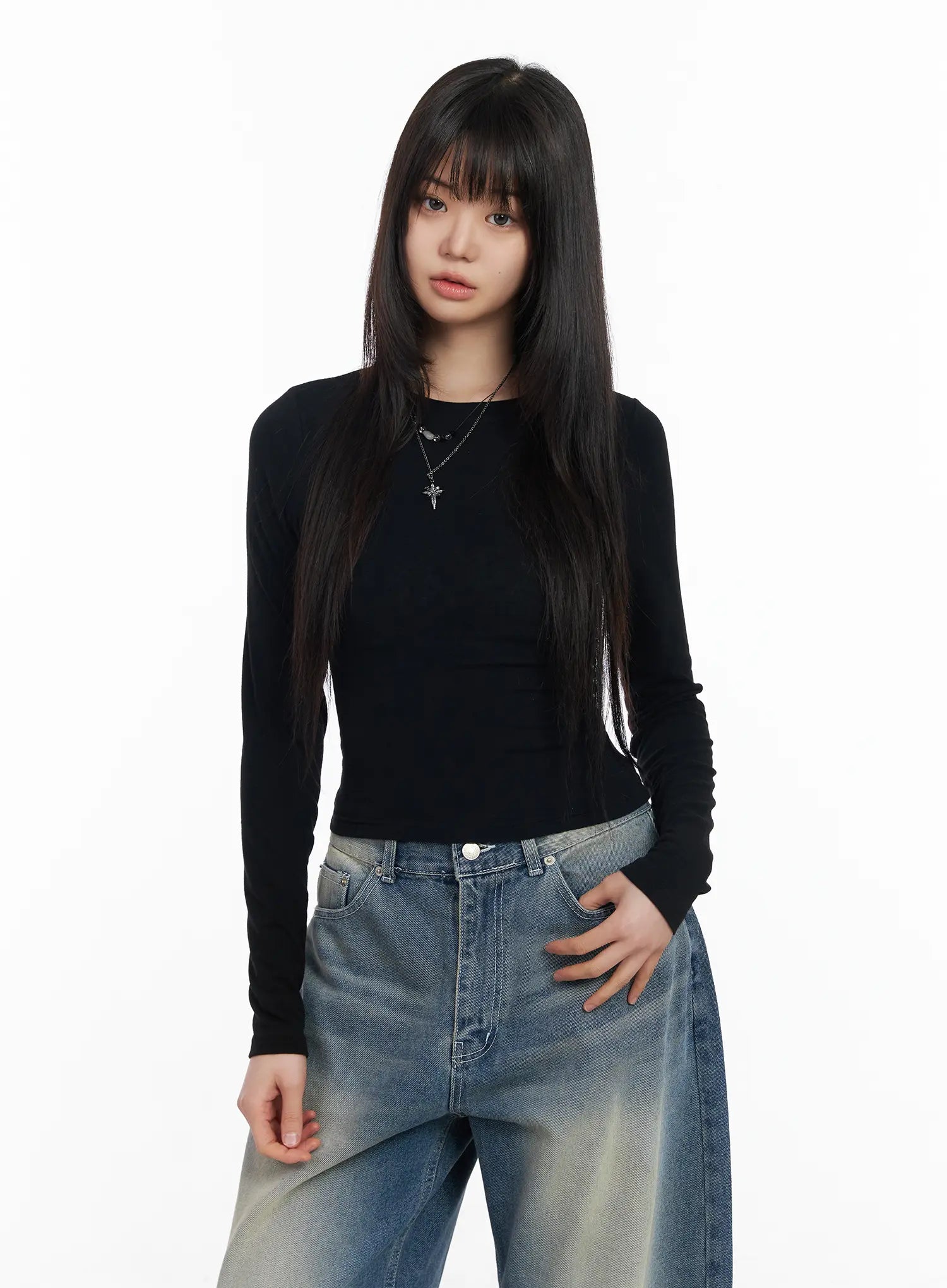 basic-round-neck-crop-long-sleeve-tee-cm512 / Black