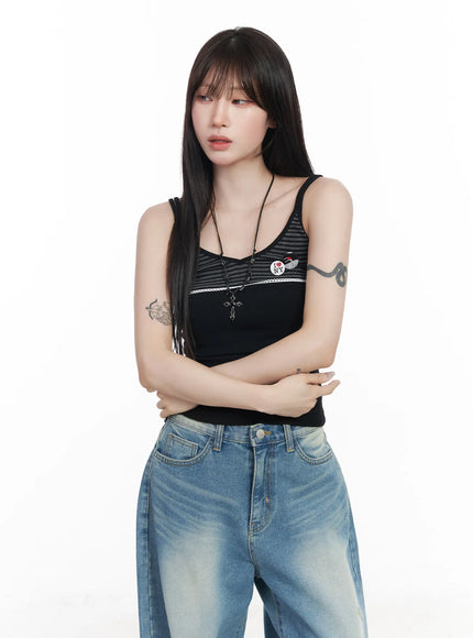 casual-ribbed-sleeveless-top-with-badges-cf523 / Black