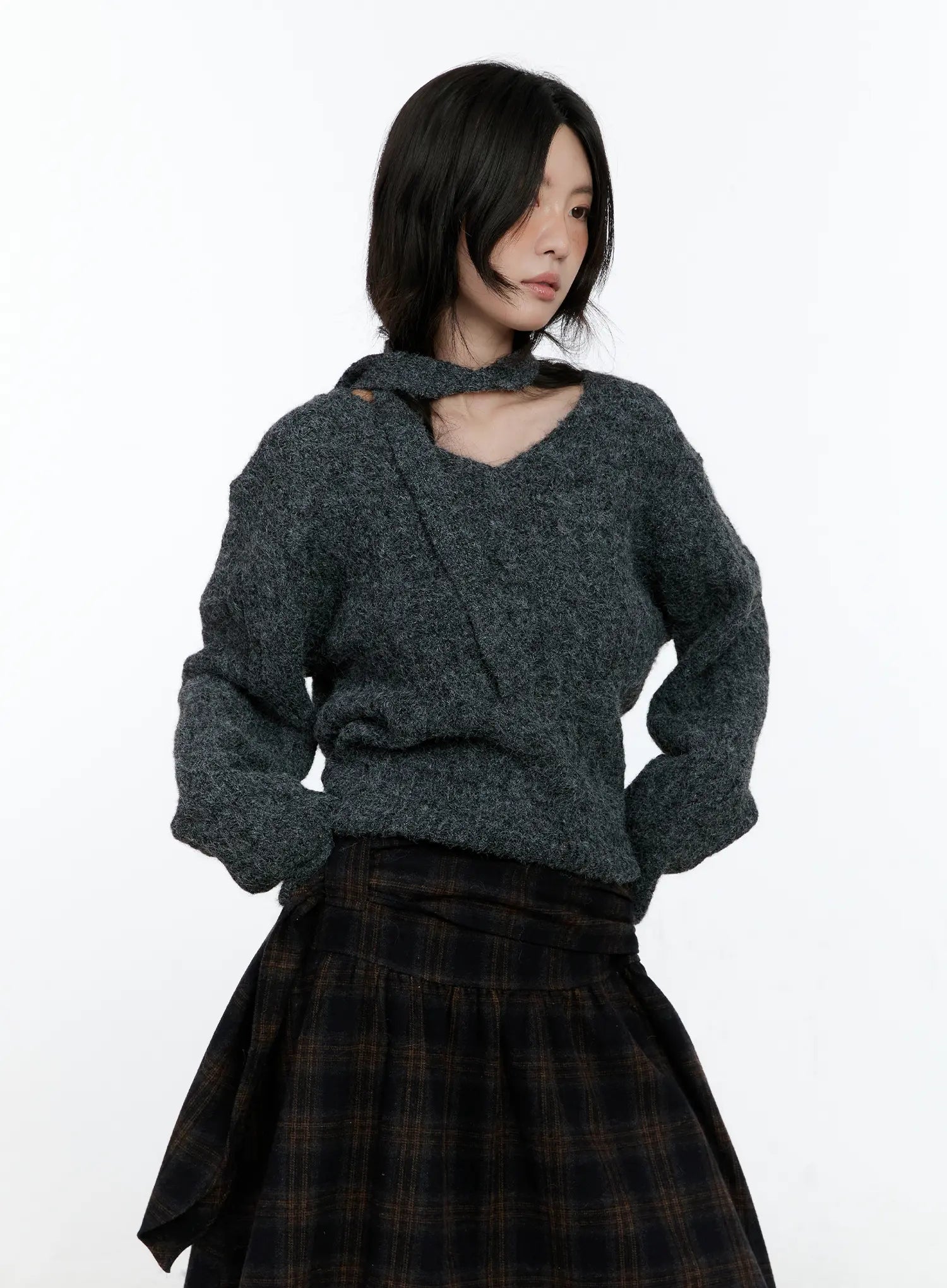 v-neck-knit-sweater-and-tie-set-cn517 / Dark gray