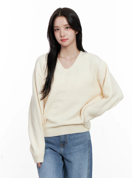 cozy-v-neck-knit-sweater-co522 / Light beige