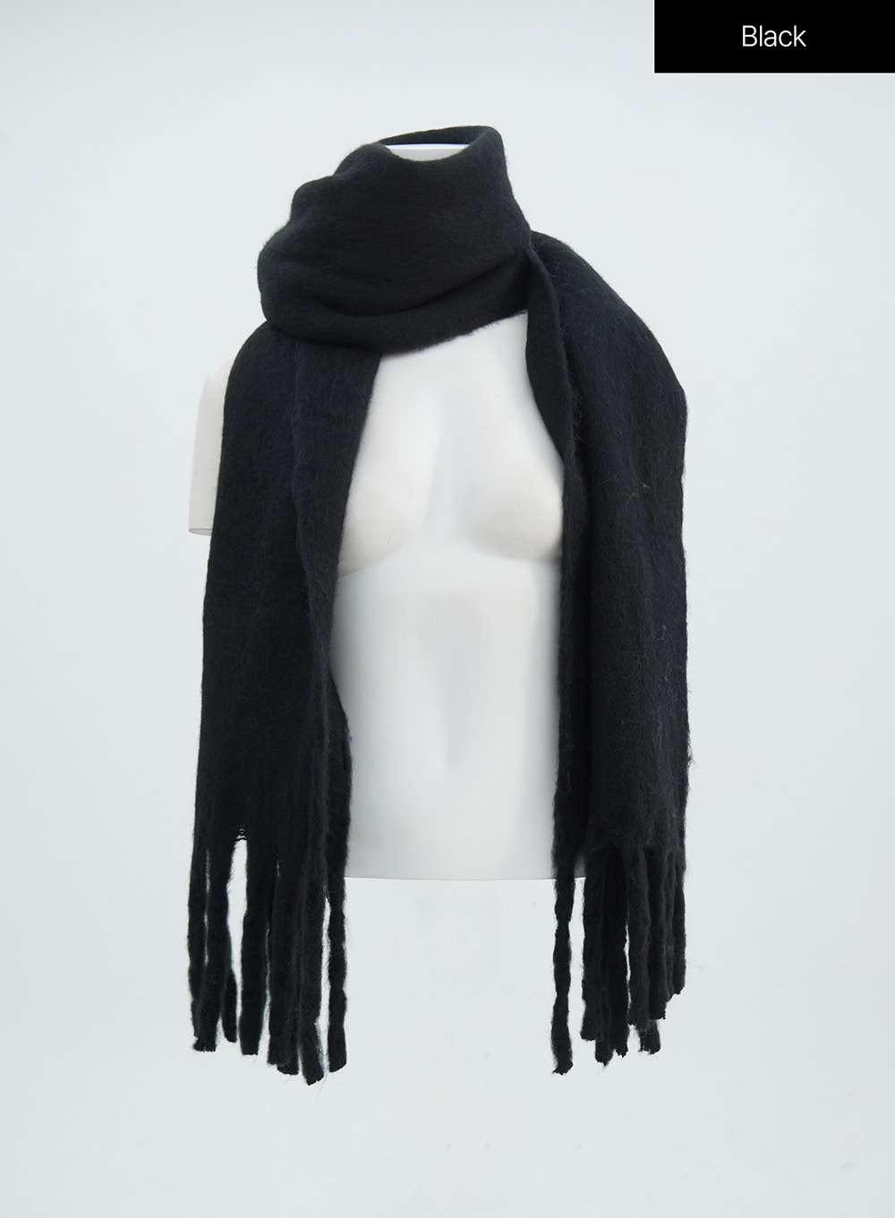chunky-tassel-scarf-in316 / Black
