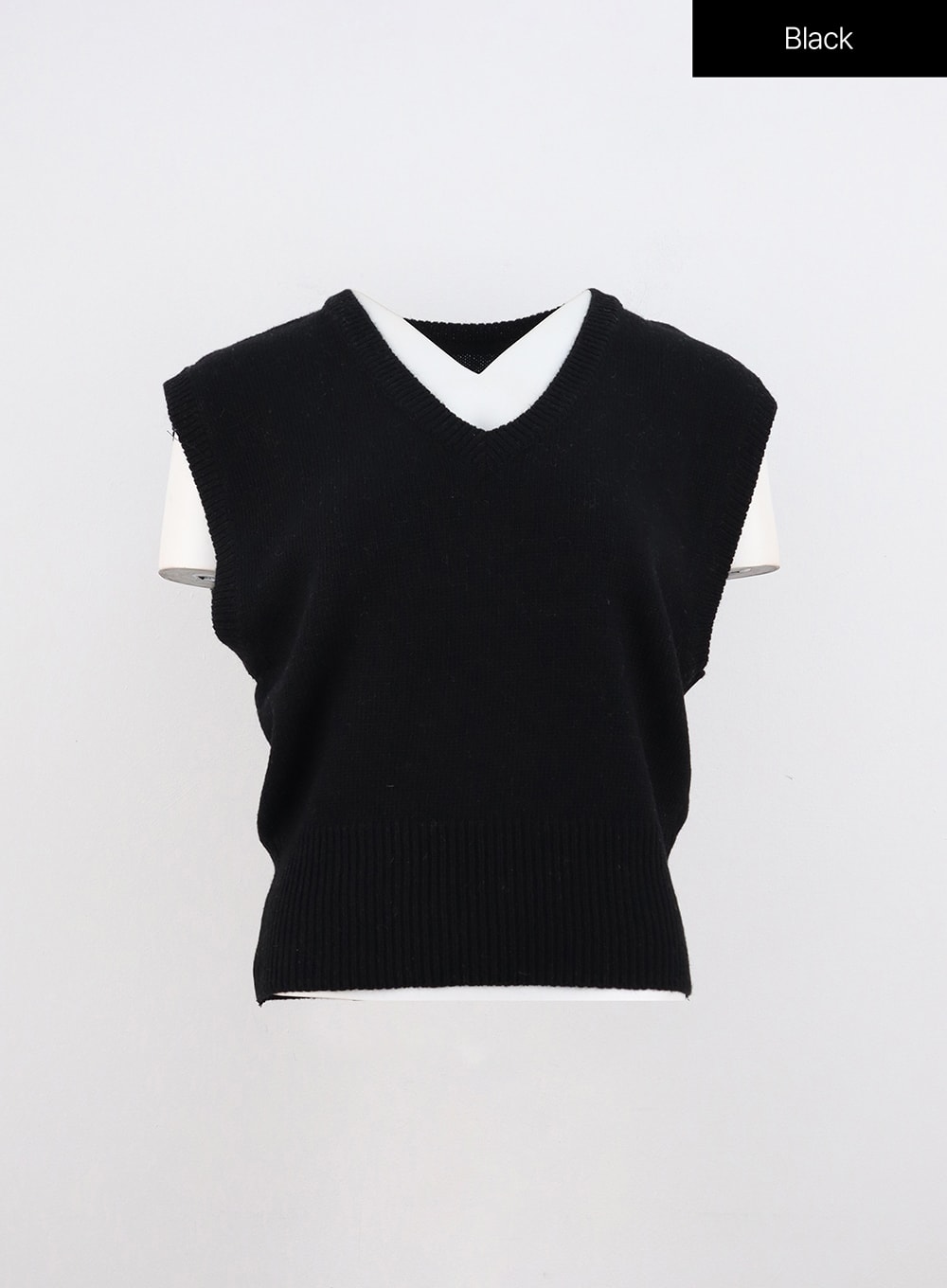 cozy-wool-v-neck-vest-oo312 / Black