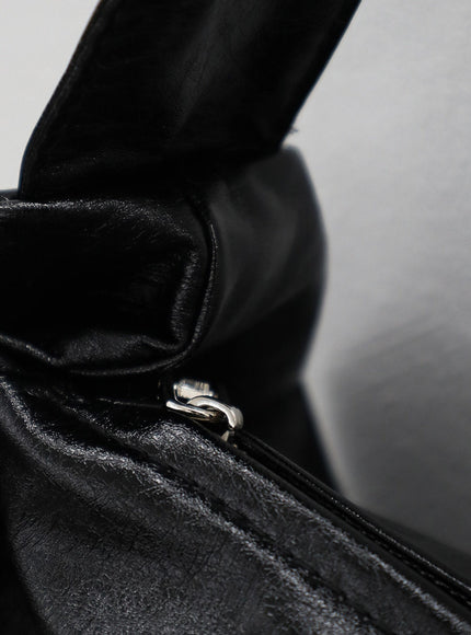 Sac bandoulière demi-lune en similicuir OF310