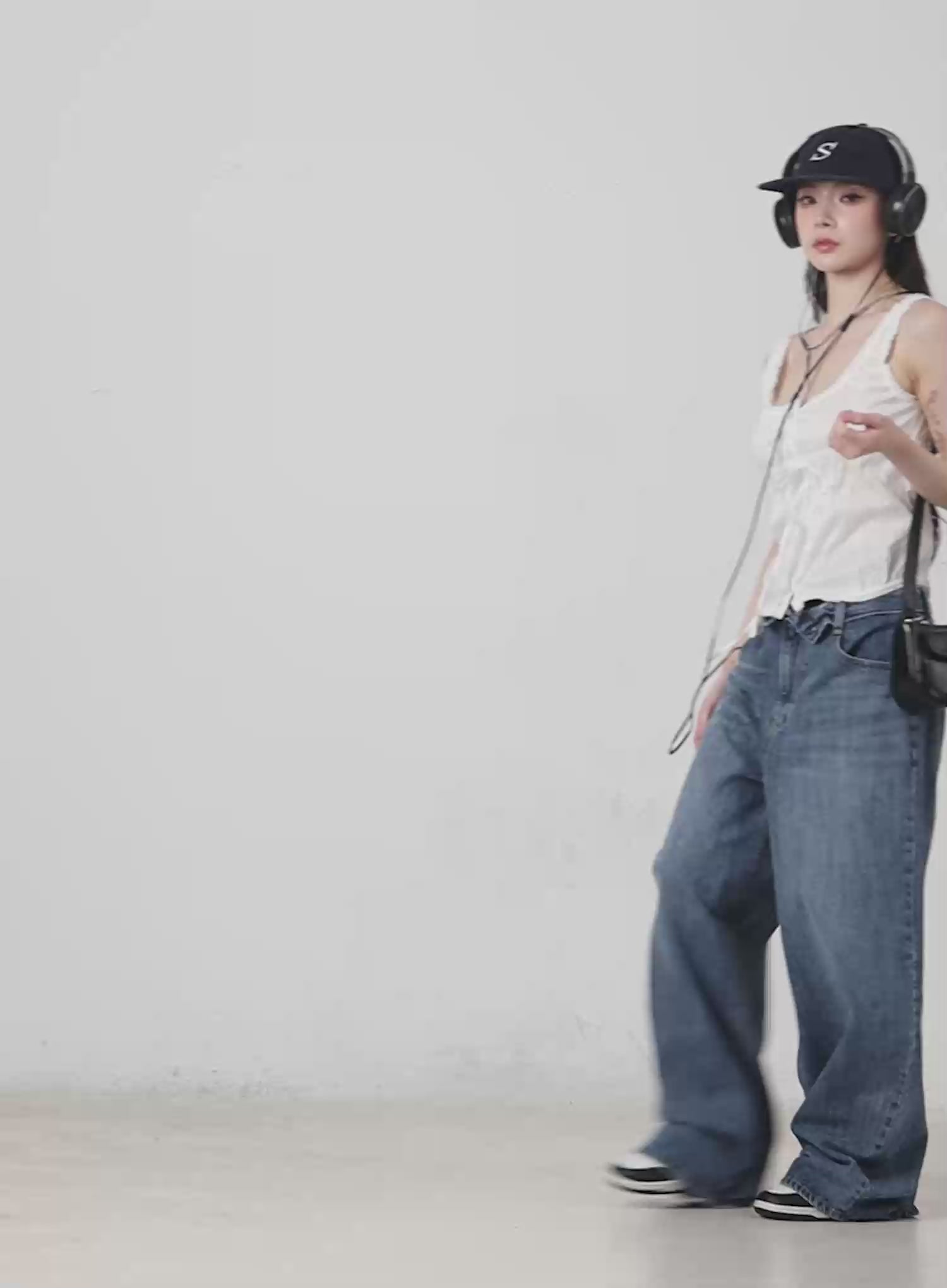 Eunj Low Rise Wide Leg Jeans CM519