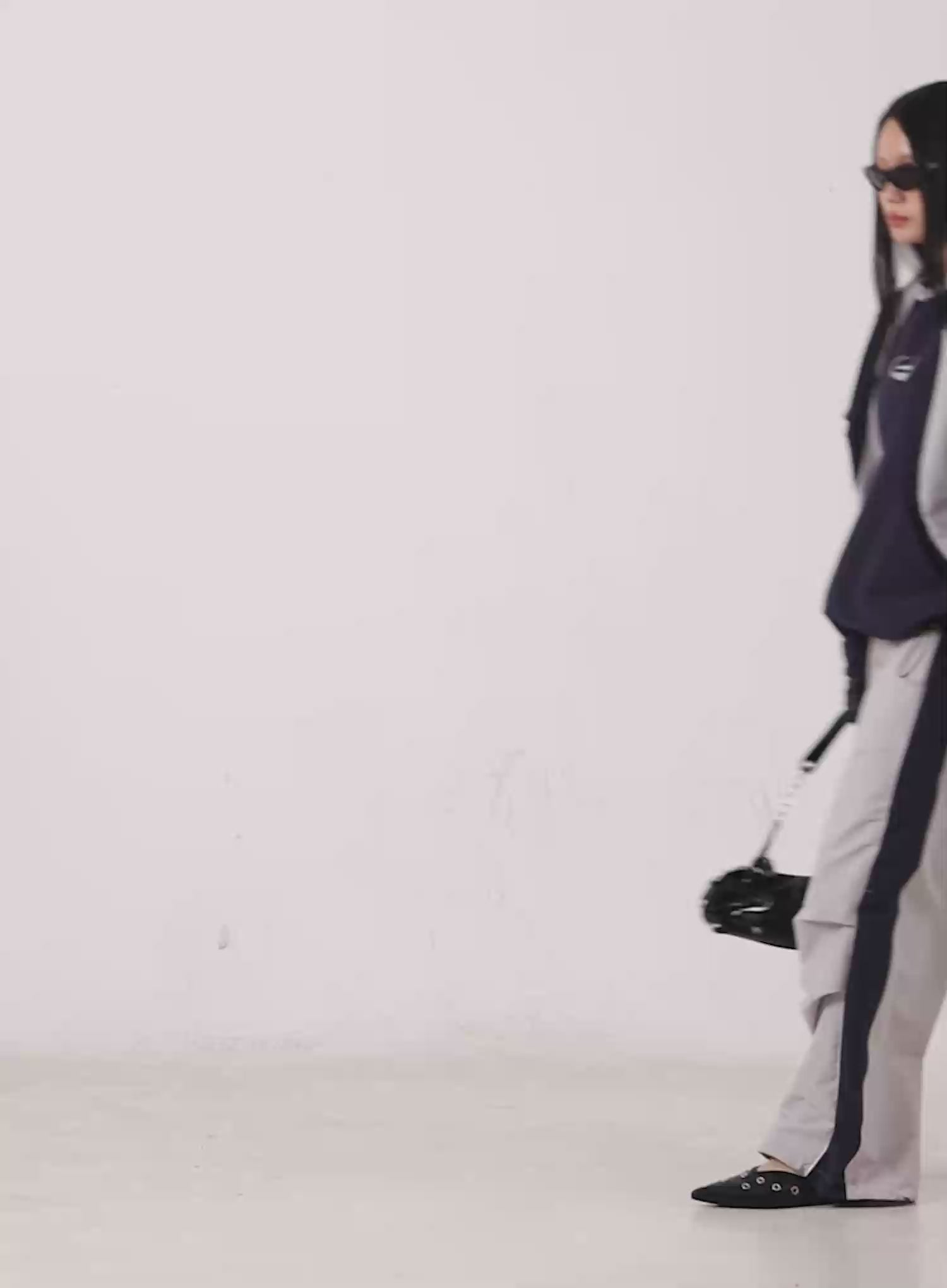 Two-Tone Raglan Sweatshirt IO516