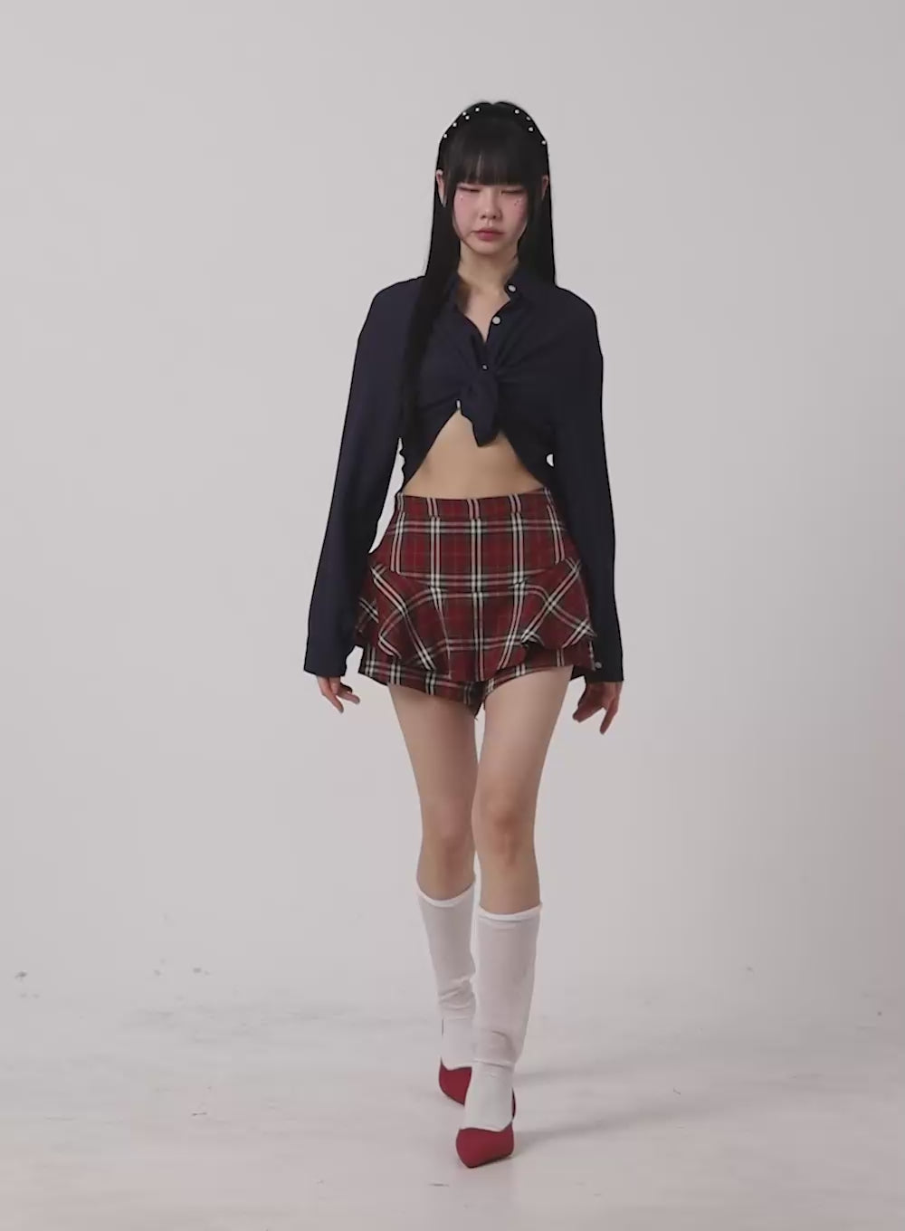 Buttoned Collar Cropped Blouse OM426