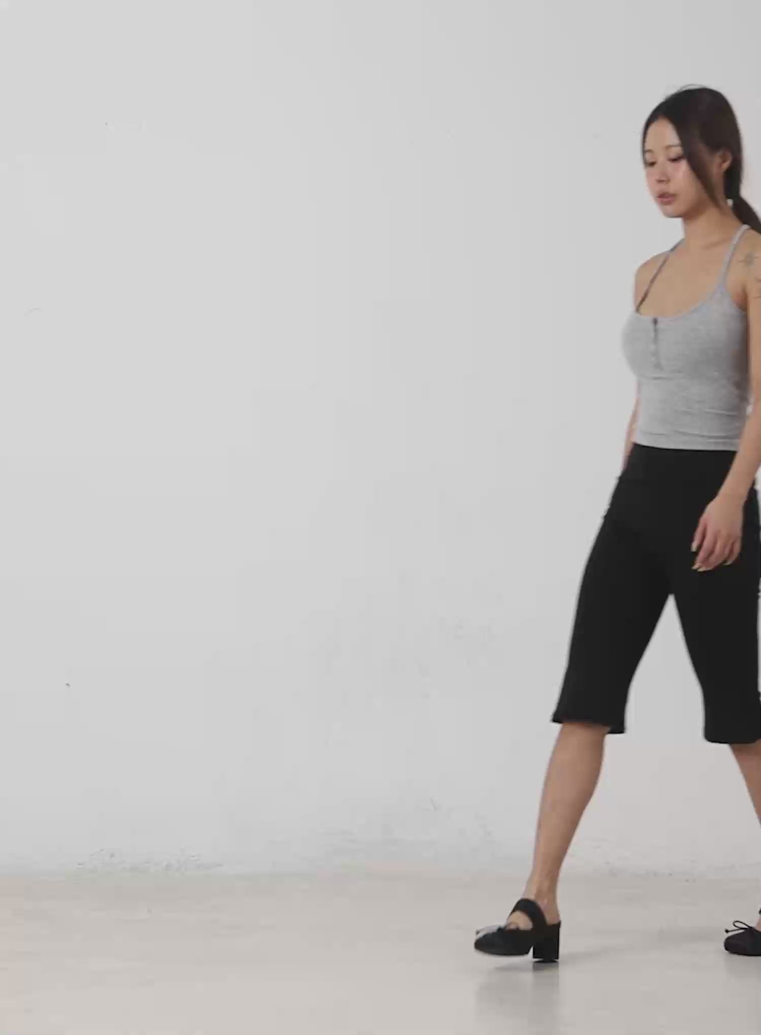 Buttoned Crop Sleeveless Top CM525