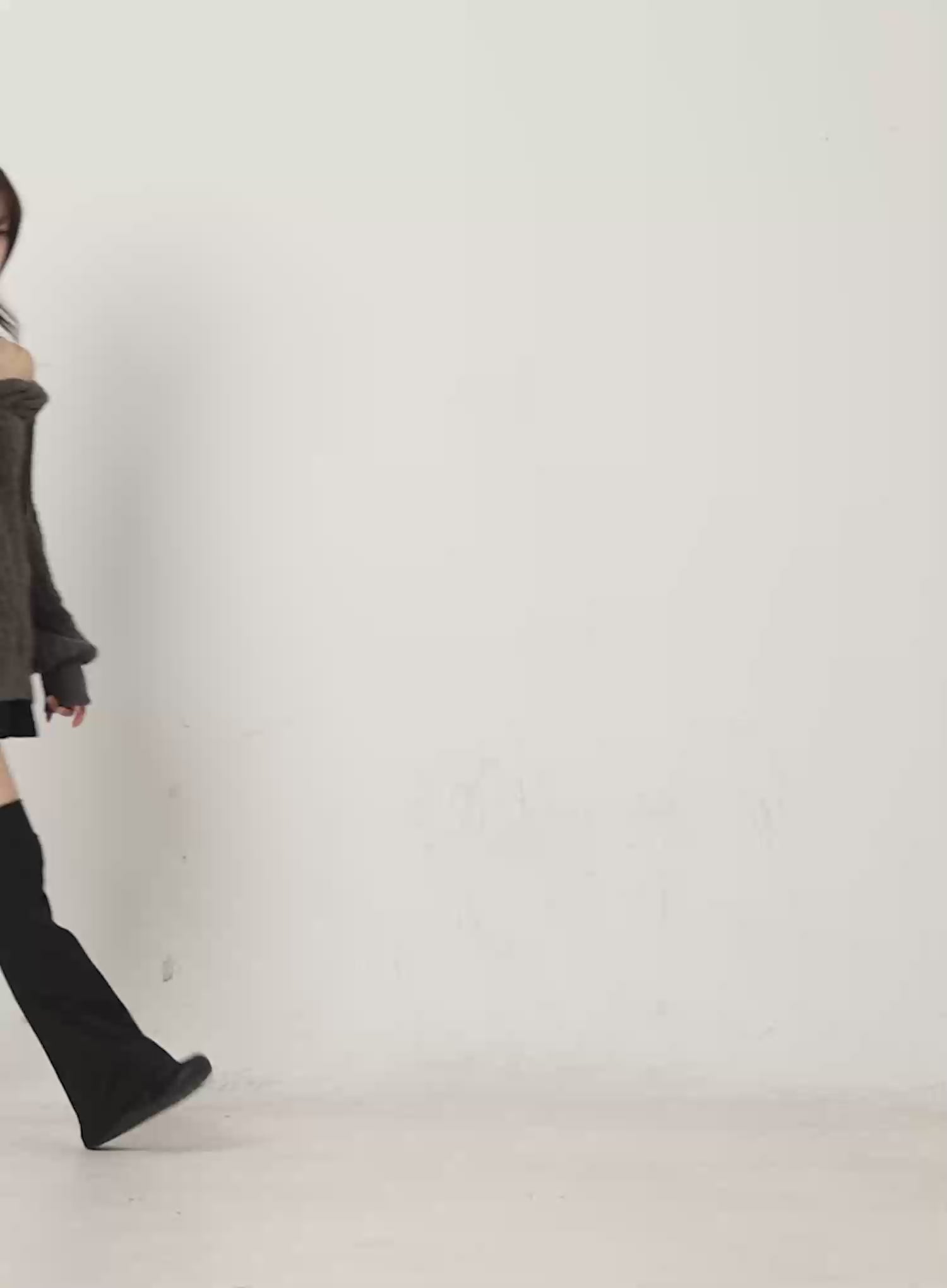 Cable Knit Off-Shoulder Sweater CN525