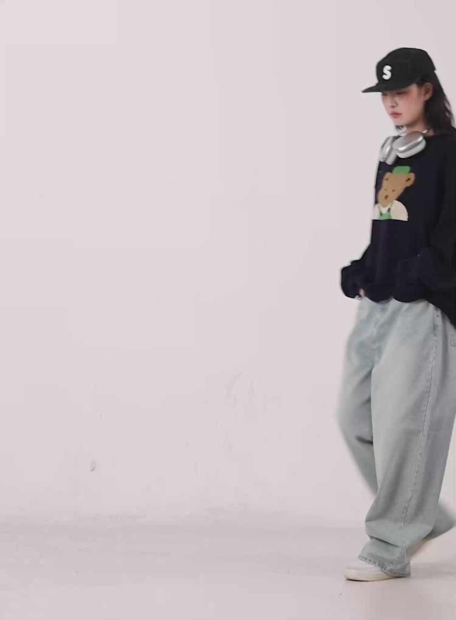 Teddy Graphic U-Neck Sweater CO508