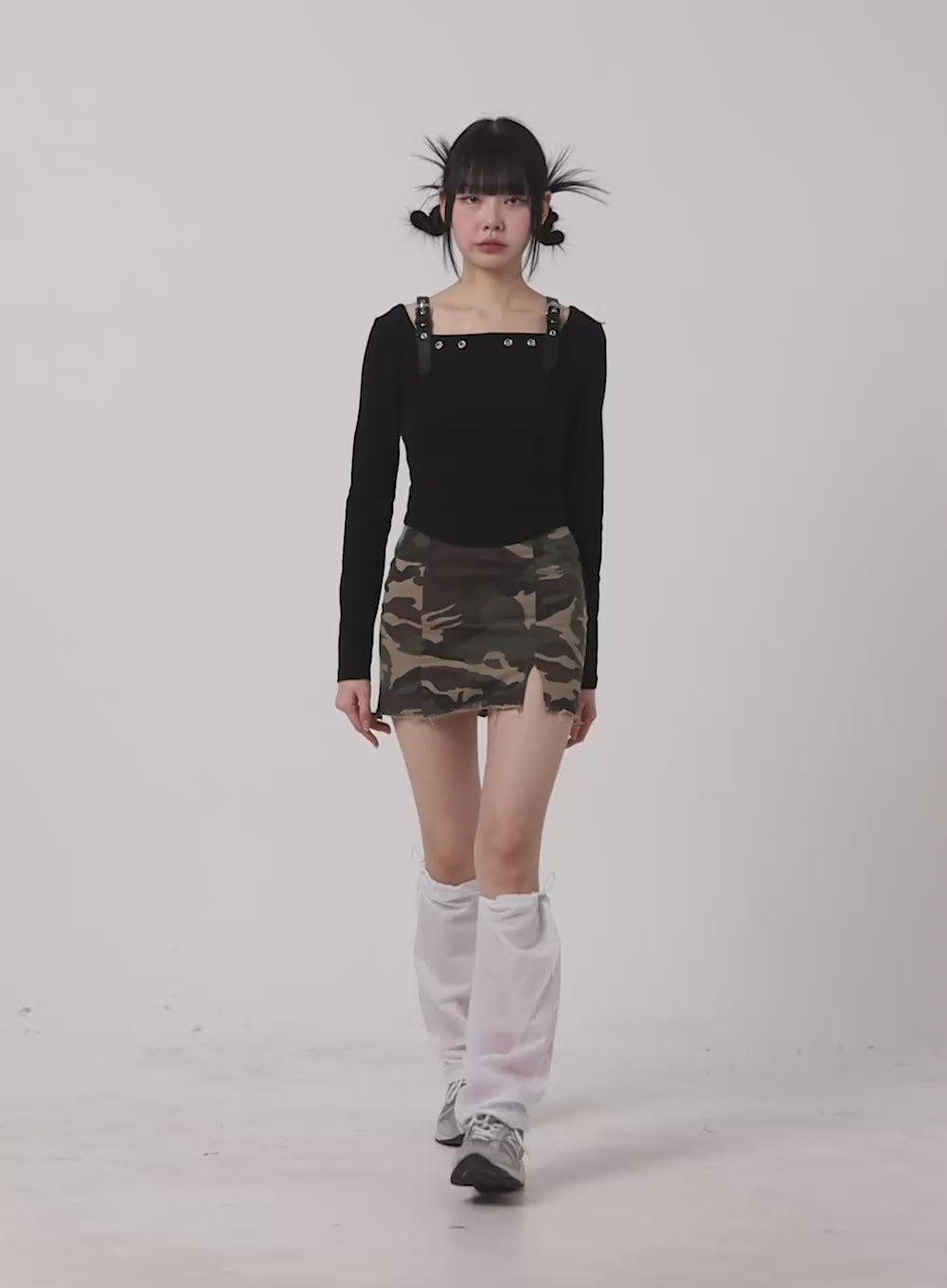 Solid Buckle Cropped Long Sleeve OM426