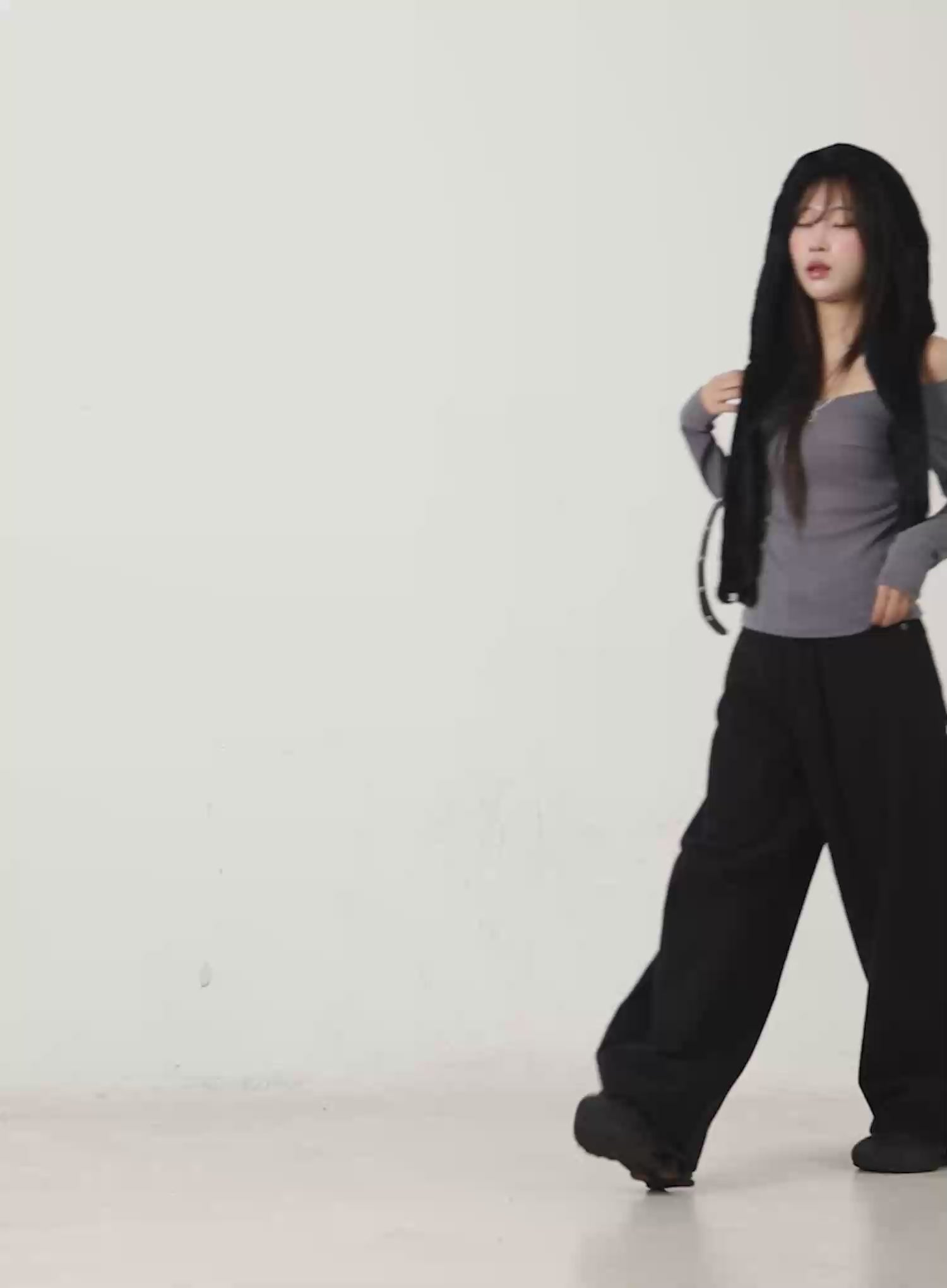 Chic Chain Strap Off-Shoulder Top CN525