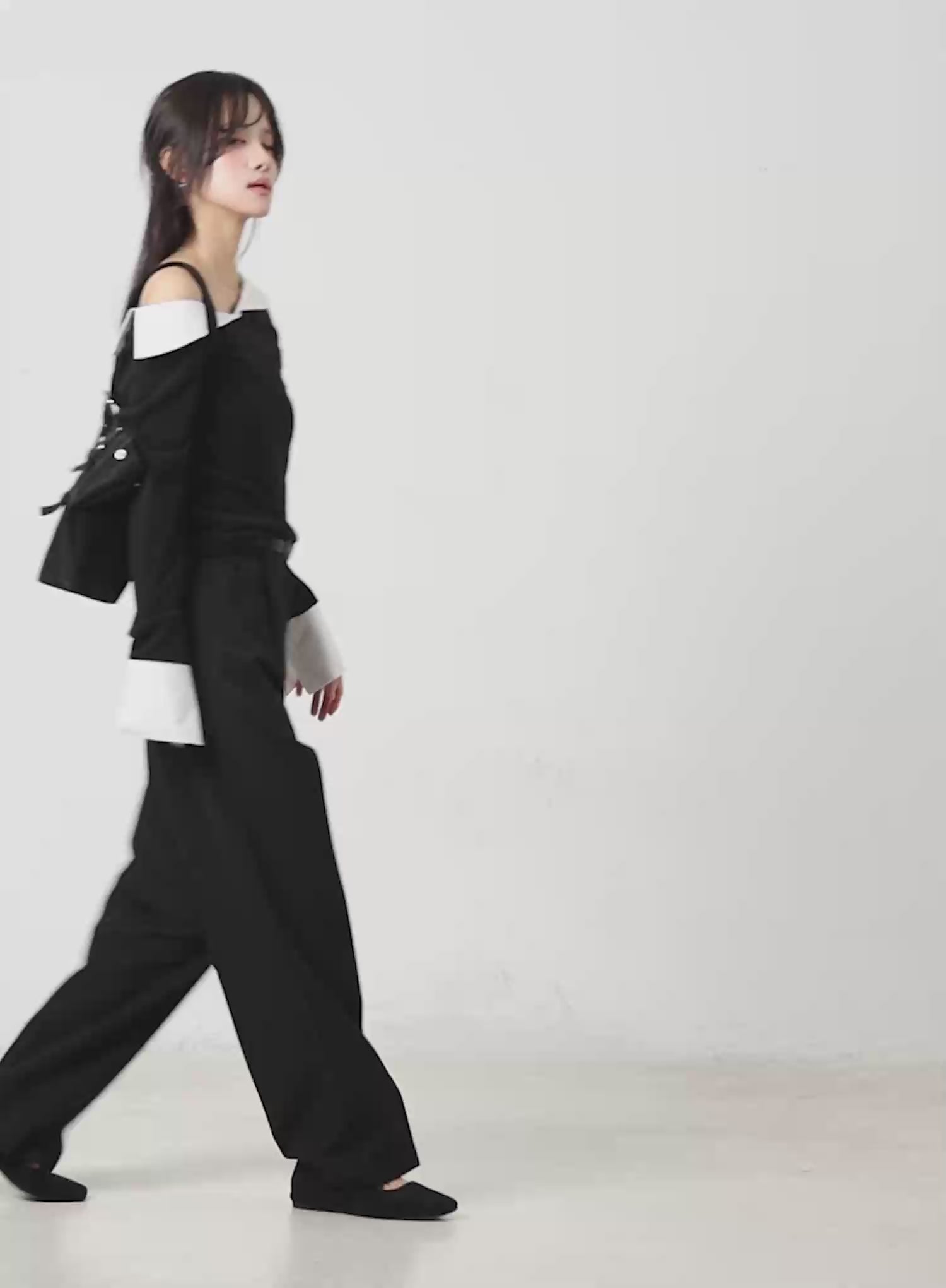 Off-Shoulder Contrast Long Sleeve Top CM510