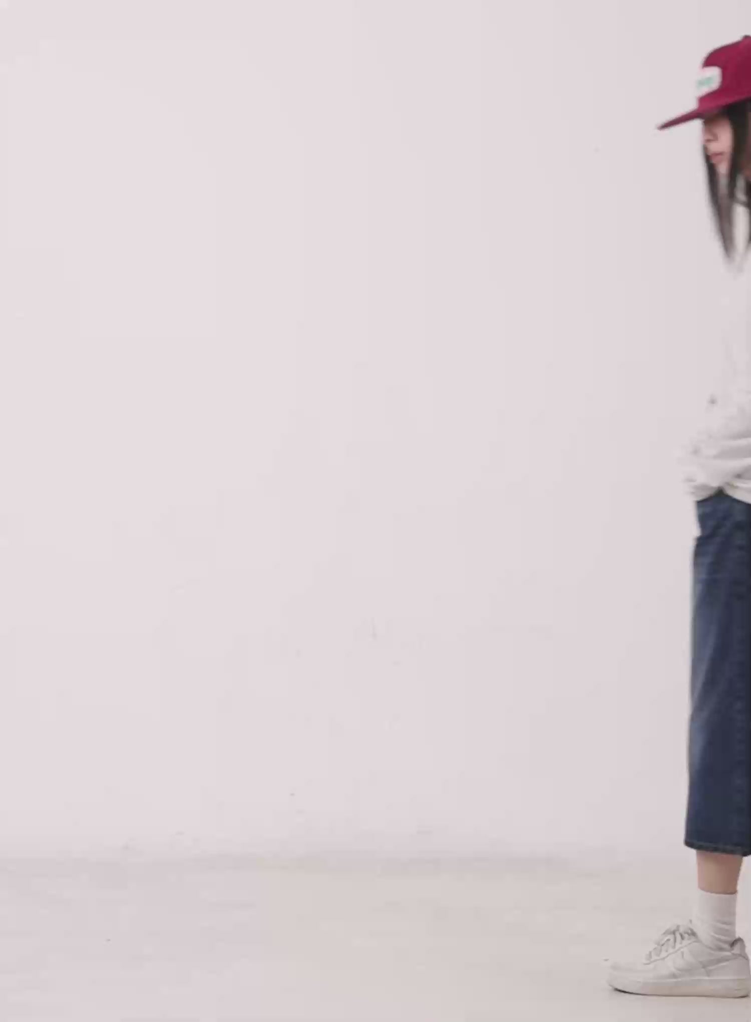 Loose-Fit Long Sleeve Graphic Top CU510