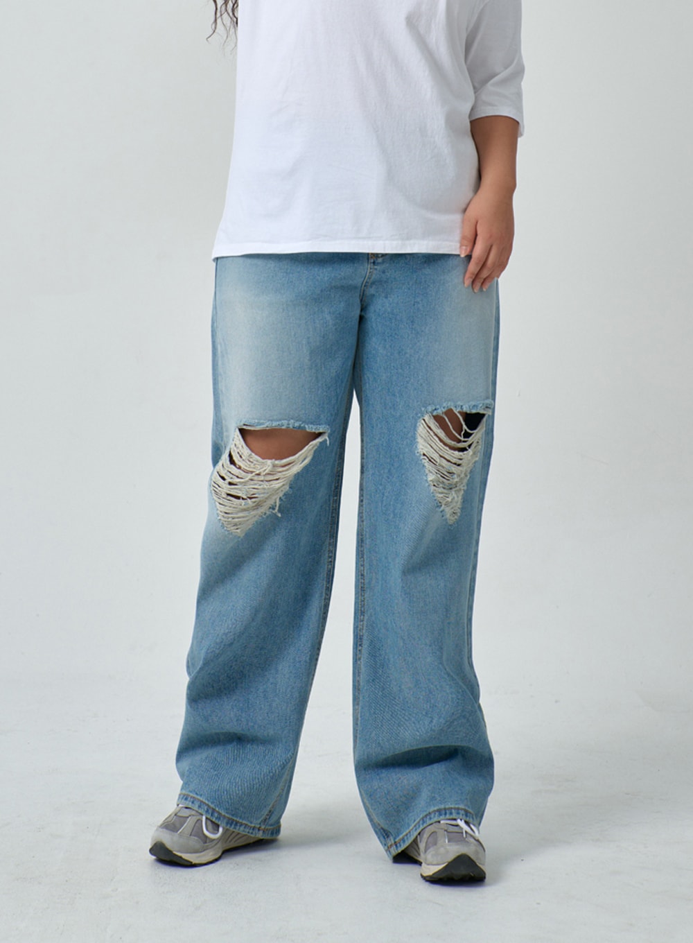 Plus Size Distressed Baggy Jeans