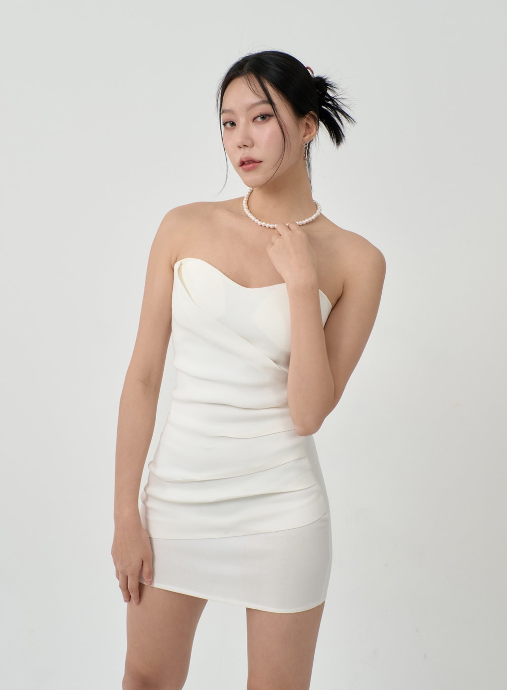 Mini robe enveloppée sans bretelles ID23