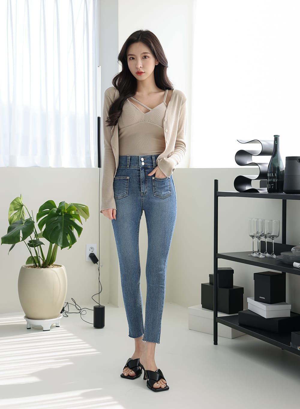 Double Button Raw Hem Skinny Jeans IA11