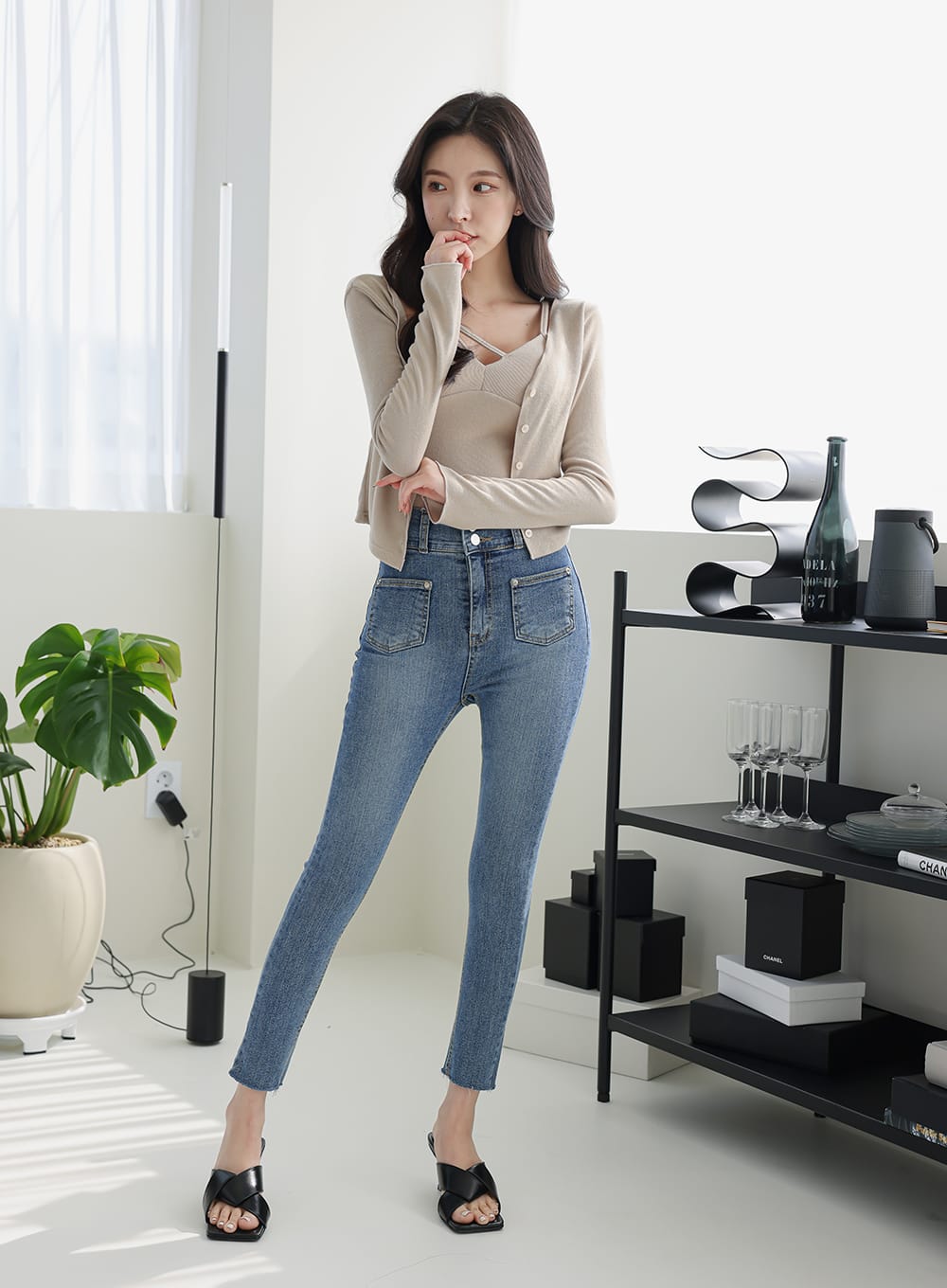 Double Button Raw Hem Skinny Jeans IA11